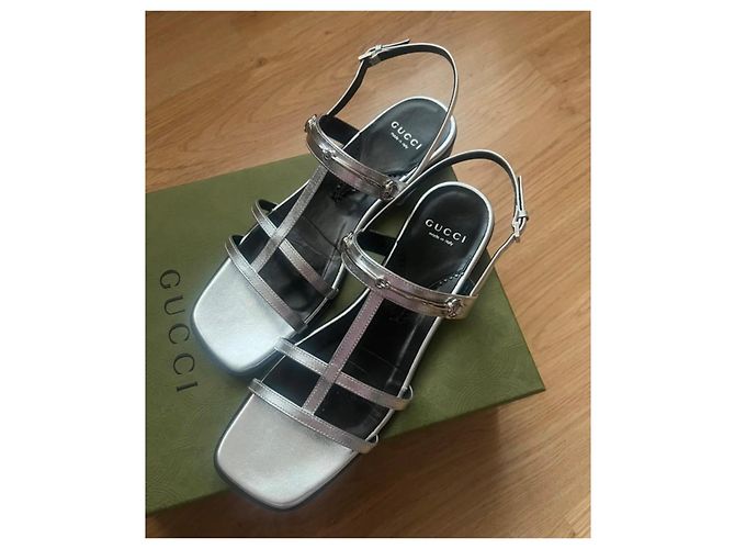 Sandali a listini Gucci in pelle argento - vista 6
