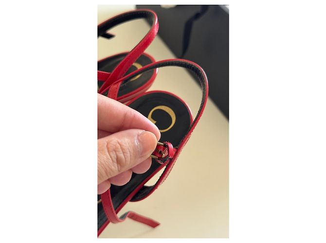 Gucci Slingback-Heels aus rotem Lackleder - Ansicht 11