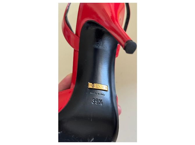 Gucci Slingback-Heels aus rotem Lackleder - Ansicht 2
