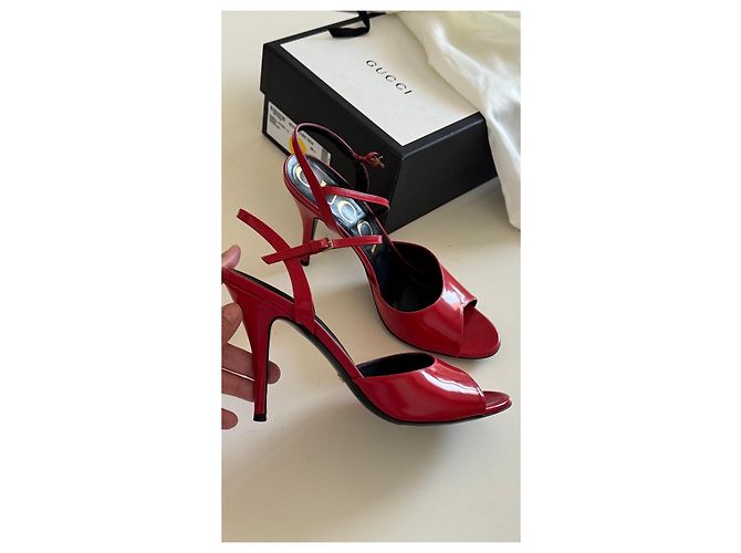 Gucci Slingback-Heels aus rotem Lackleder - Ansicht 4