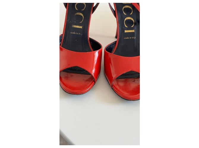 Gucci Slingback-Heels aus rotem Lackleder - Ansicht 9