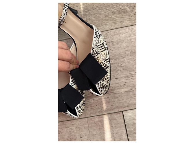 Décolleté con fiocco in tweed bianco e nero Chanel Stampa python - vista 11