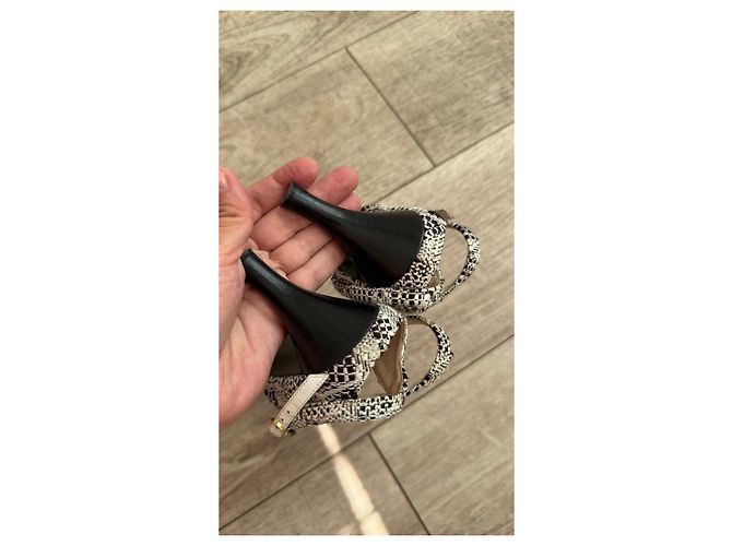 Décolleté con fiocco in tweed bianco e nero Chanel Stampa python - vista 3