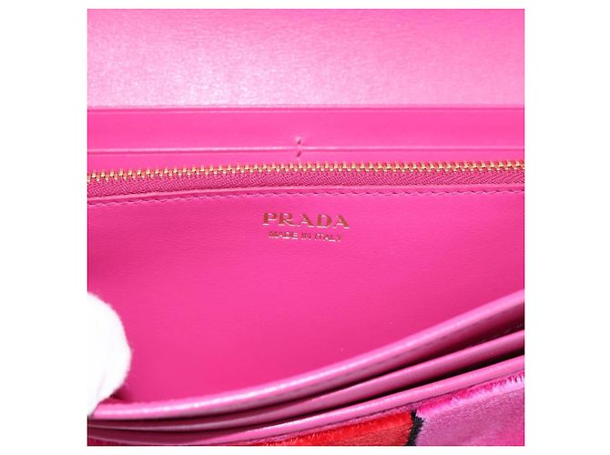 Cartera larga PRADA Velor Red Gold Auth 197223M Roja Dorado - vista 22
