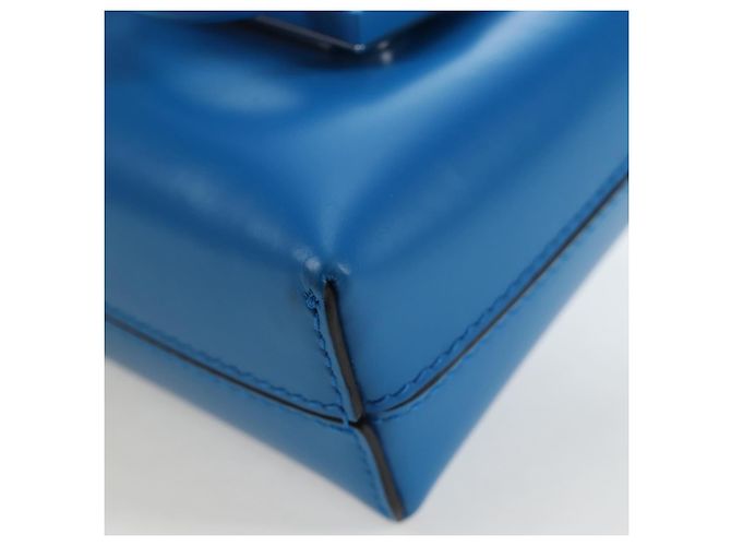Pouch Salvatore Ferragamo Gancini in pelle blu e argento Auth 195518M - vista 12