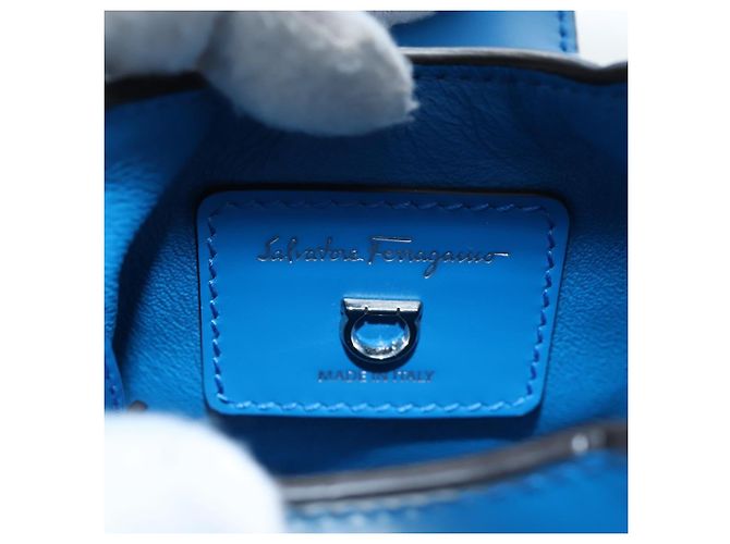 Pouch Salvatore Ferragamo Gancini in pelle blu e argento Auth 195518M - vista 17