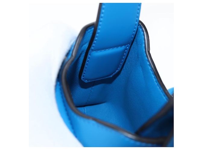 Pouch Salvatore Ferragamo Gancini in pelle blu e argento Auth 195518M - vista 19