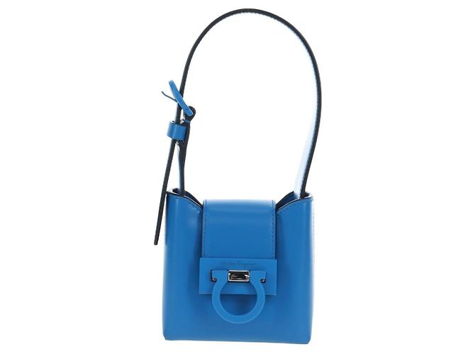 Pouch Salvatore Ferragamo Gancini in pelle blu e argento Auth 195518M - vista 2
