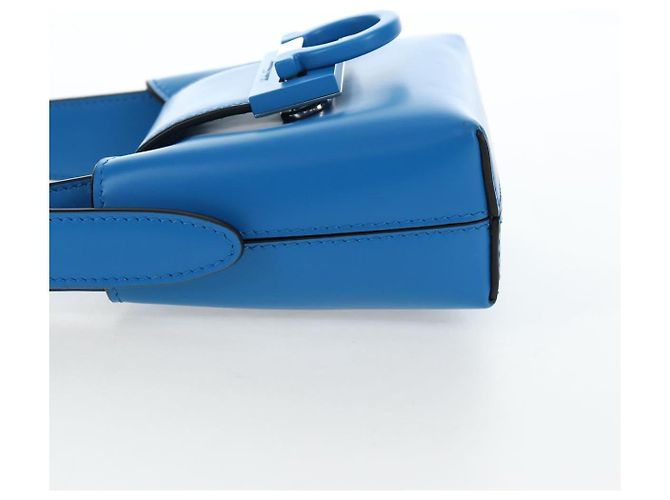 Pouch Salvatore Ferragamo Gancini in pelle blu e argento Auth 195518M - vista 4