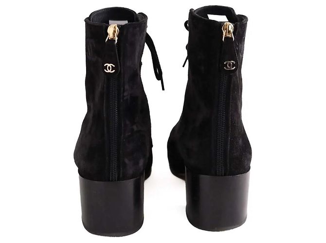 Stivali stringati Chanel in camoscio nero - vista 2
