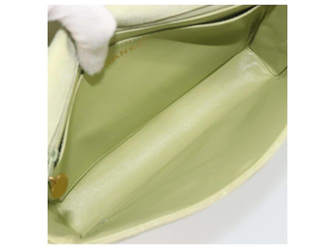 Borsa a tracolla CHANEL Matelassé in camoscio verde con CC tono oro Auth BA14888A - vista 18