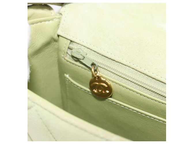 Borsa a tracolla CHANEL Matelassé in camoscio verde con CC tono oro Auth BA14888A - vista 21