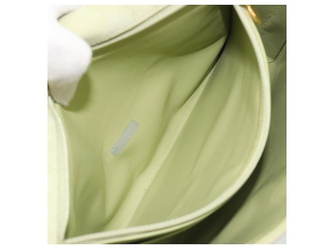 Borsa a tracolla CHANEL Matelassé in camoscio verde con CC tono oro Auth BA14888A - vista 22