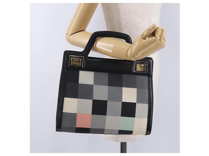 Borsa Salvatore Ferragamo Canvas Black Gold Tone Auth 198496A Nero - vista 24