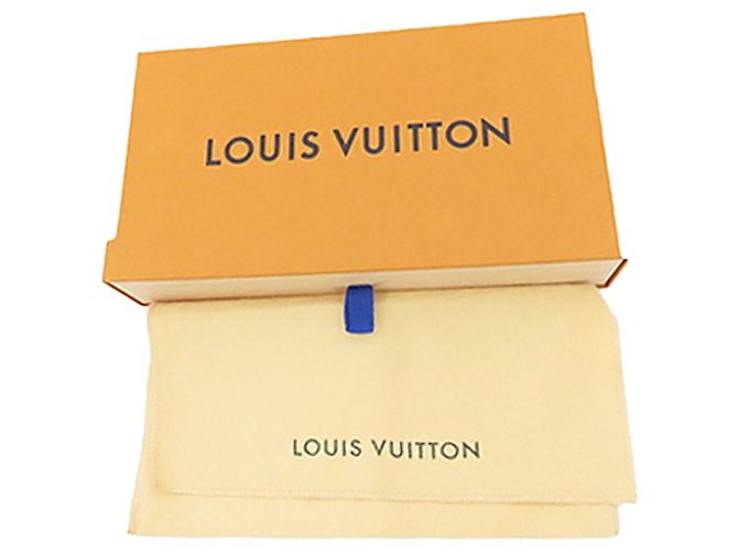 Portafoglio lungo Louis Vuitton Capucines in pelle Taurillon beige - vista 10