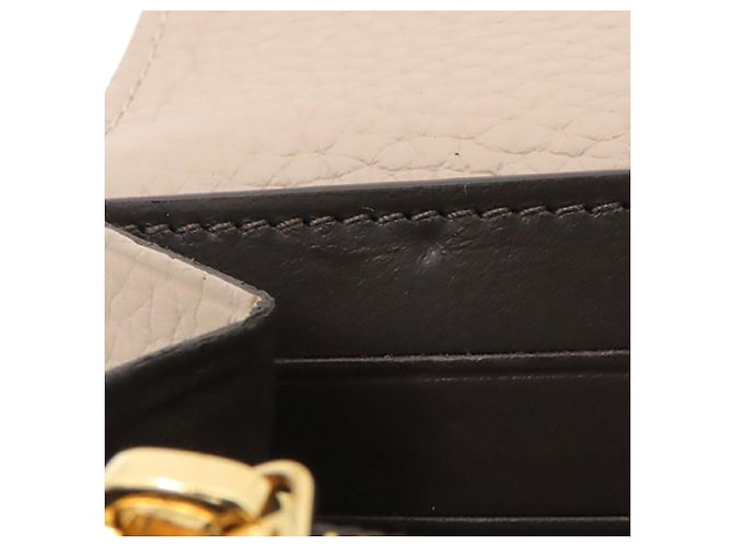 Portafoglio lungo Louis Vuitton Capucines in pelle Taurillon beige - vista 6