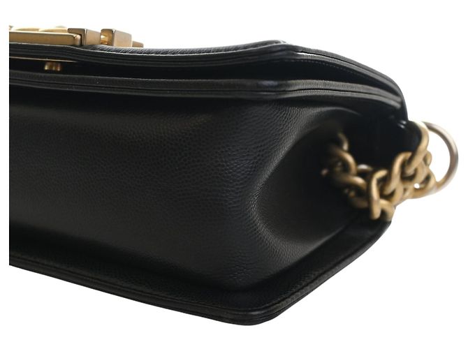 Borsa a tracolla Chanel Boy Flap Small in pelle caviar matelassé nera Nero - vista 11