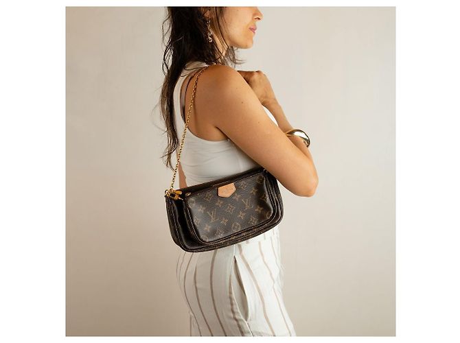 Louis Vuitton Multi Pochette Accessoires Canvas Pouch Crossbody Monogram Marrone - vista 4