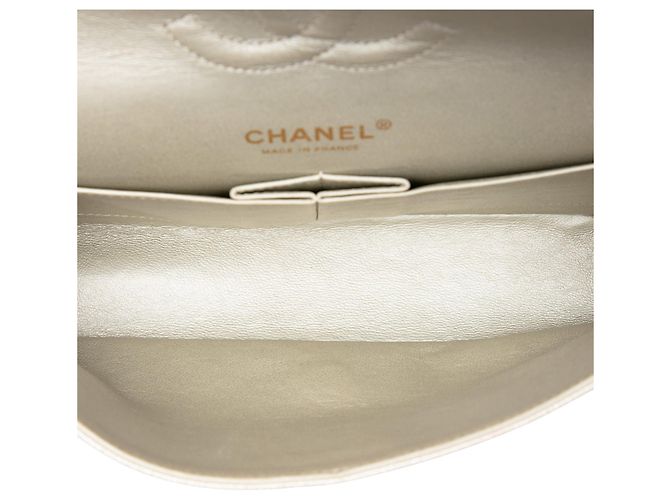 Borsa a tracolla Chanel Medium Classic Double Flap in vitello iridescente oro D'oro - vista 4