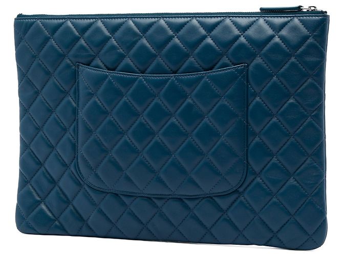 Clutch Chanel Large Quilted Lambskin O Case Blu - vista 2