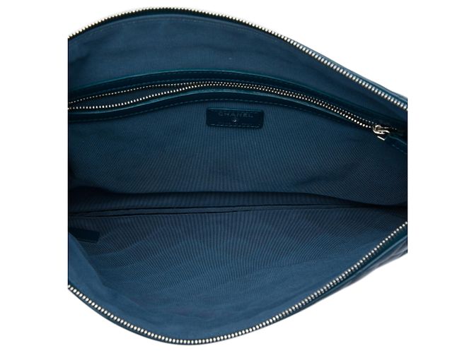 Clutch Chanel Large Quilted Lambskin O Case Blu - vista 4