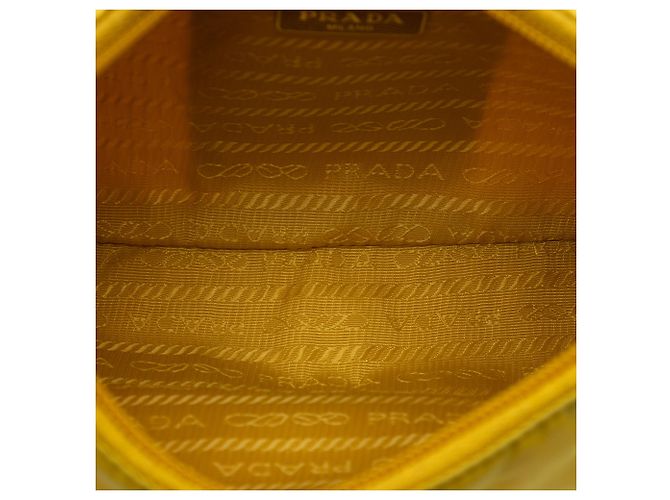 Borsa a tracolla Prada Mini Tessuto Re Edition 2000 Gialla Giallo - vista 4