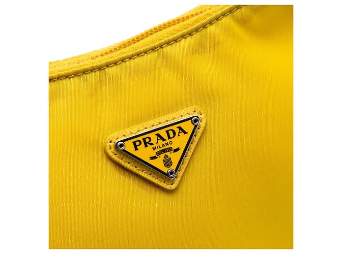 Borsa a tracolla Prada Mini Tessuto Re Edition 2000 Gialla Giallo - vista 5