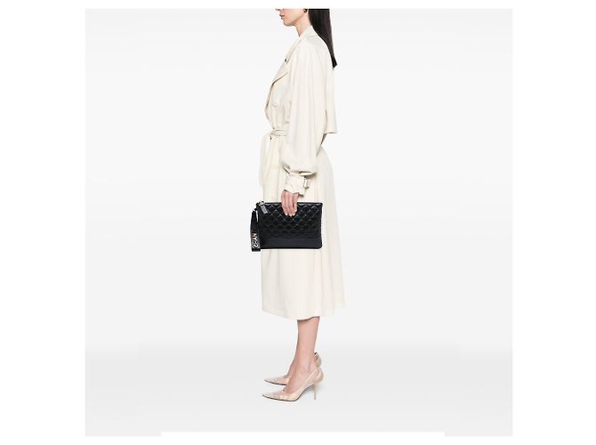 Clutch Chanel Medium Gabrielle O Case in vitello invecchiato nero - vista 6