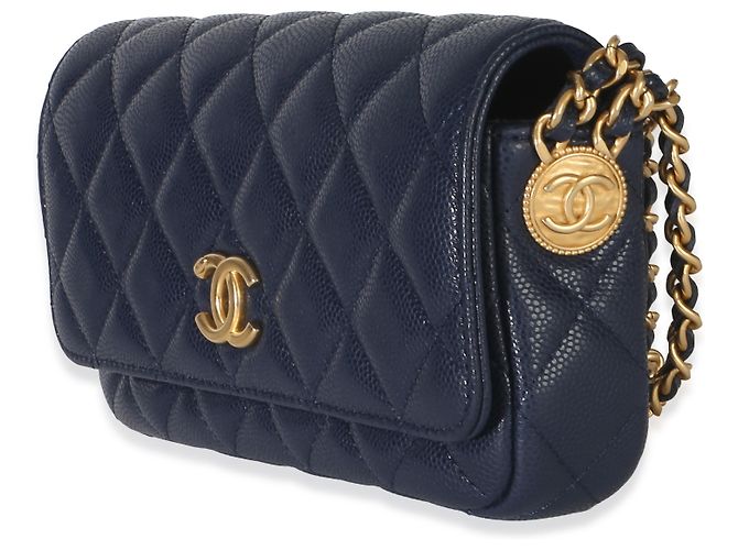 Gabrielle Porta teléfono Chanel Navy Quilted Caviar Twist Your Buttons con cadena Azul - vista 3