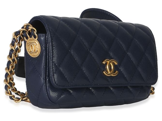 Gabrielle Porta teléfono Chanel Navy Quilted Caviar Twist Your Buttons con cadena Azul - vista 4