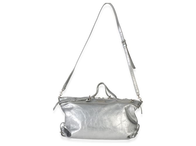 Saint Laurent Medium ID Schultertasche aus silbernem metallischem Crash-Kalbsleder - Ansicht 5