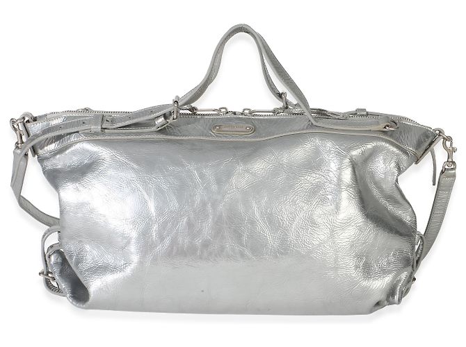Saint Laurent Medium ID Schultertasche aus silbernem metallischem Crash-Kalbsleder - Ansicht 8