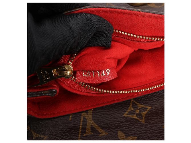 Borsa a tracolla Louis Vuitton Saint Placide Monogram x Taurillon in Brown x Red M43713 Rosso - vista 10