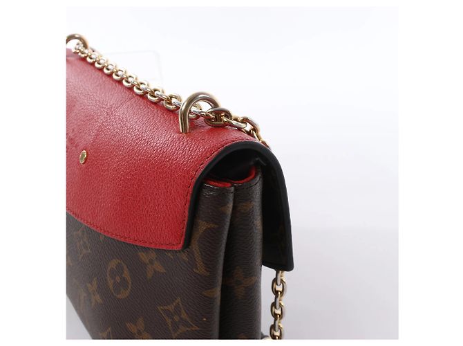Borsa a tracolla Louis Vuitton Saint Placide Monogram x Taurillon in Brown x Red M43713 Rosso - vista 4