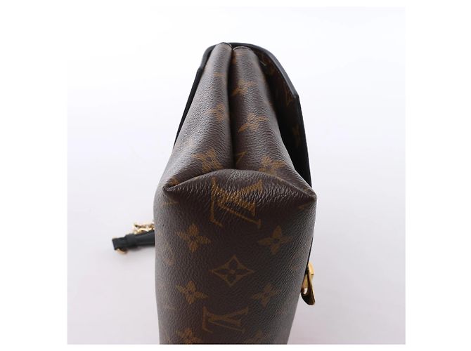 Borsa a tracolla Louis Vuitton Saint Placide Monogram x Taurillon in Brown x Red M43713 Rosso - vista 7
