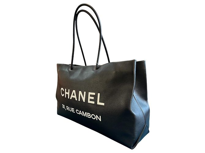 2008 Chanel Large Calfskin Essential 31 Rue Cambon Shopping Tote - vista 2