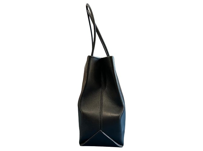 2008 Chanel Large Calfskin Essential 31 Rue Cambon Shopping Tote - vista 3