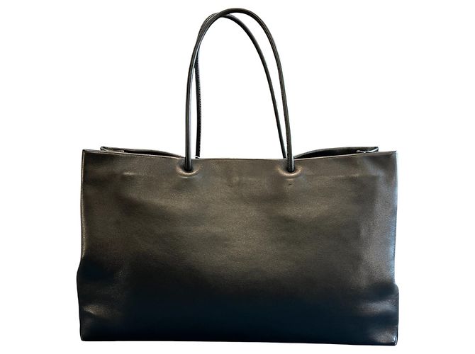 2008 Chanel Large Calfskin Essential 31 Rue Cambon Shopping Tote - vista 4