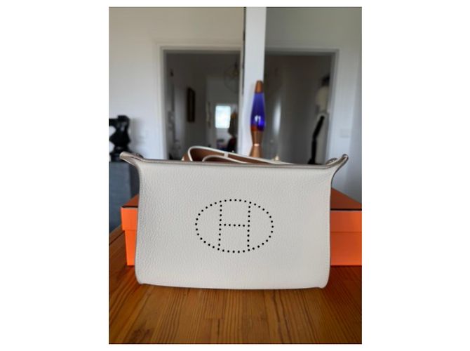 Borsa a tracolla Hermès Videpoches in pelle grana Beige Crema Silver hardware - vista 4
