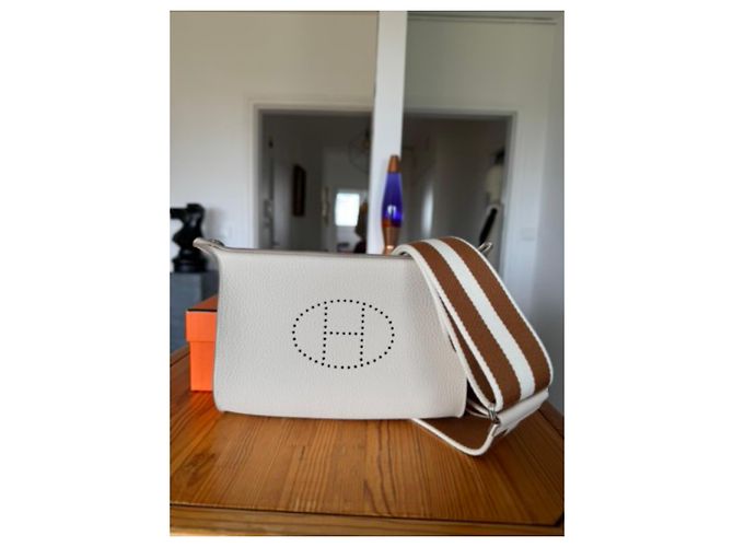 Borsa a tracolla Hermès Videpoches in pelle grana Beige Crema Silver hardware - vista 5