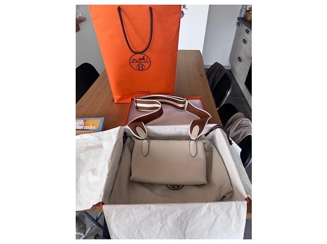 Borsa a tracolla Hermès Videpoches in pelle grana Beige Crema Silver hardware - vista 6