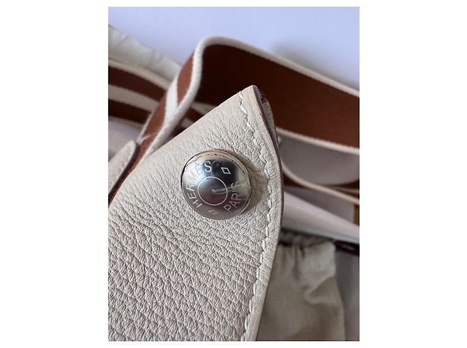 Borsa a tracolla Hermès Videpoches in pelle grana Beige Crema Silver hardware - vista 9