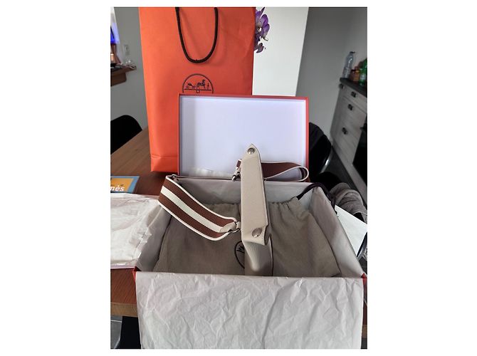 Borsa a tracolla Hermès Videpoches in pelle grana Beige Crema Silver hardware - vista 11