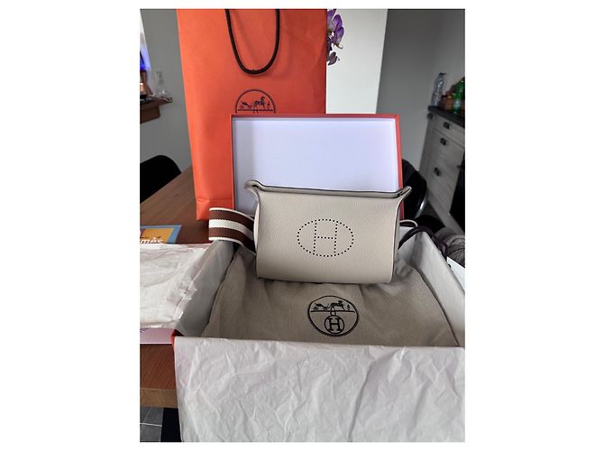 Borsa a tracolla Hermès Videpoches in pelle grana Beige Crema Silver hardware - vista 12