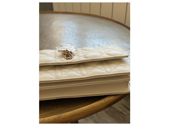 Christian Dior Lady Dior Wallet on Chain Beige - vista 14