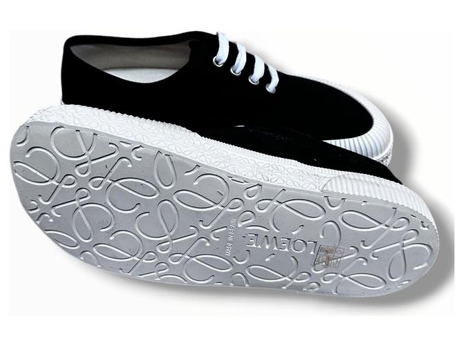 Loewe Sneaker aus schwarzem Canvas mit weißer Gummisohle - Ansicht 9