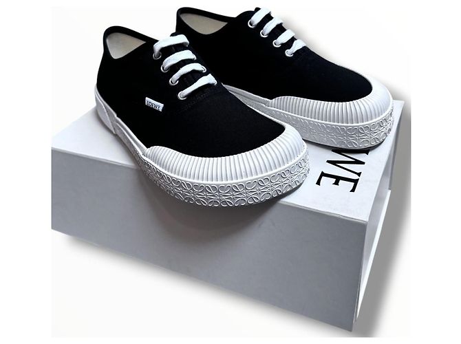 Loewe Sneaker aus Canvas in Schwarz Weiß - Ansicht 18