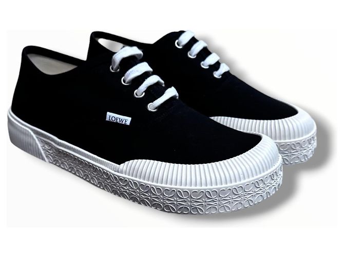 Loewe Sneaker aus Canvas in Schwarz Weiß - Ansicht 2