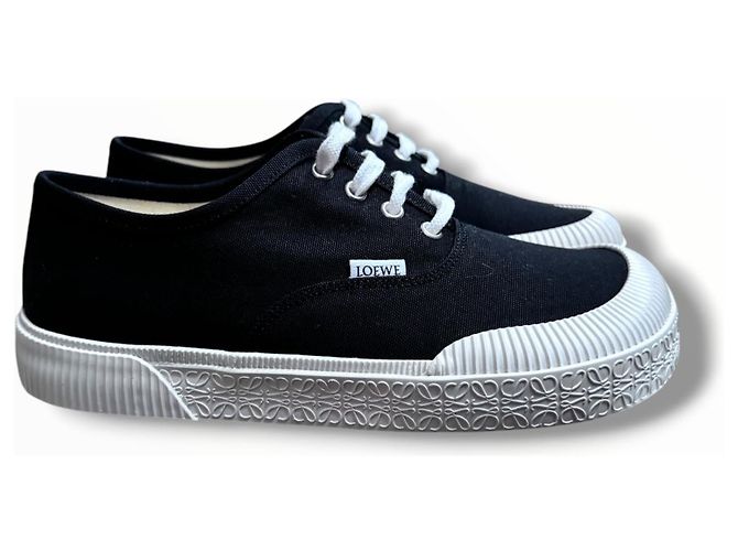Loewe Sneaker aus Canvas in Schwarz Weiß - Ansicht 3