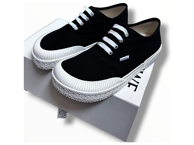 Loewe Sneaker aus Canvas in Schwarz Weiß - Ansicht 6